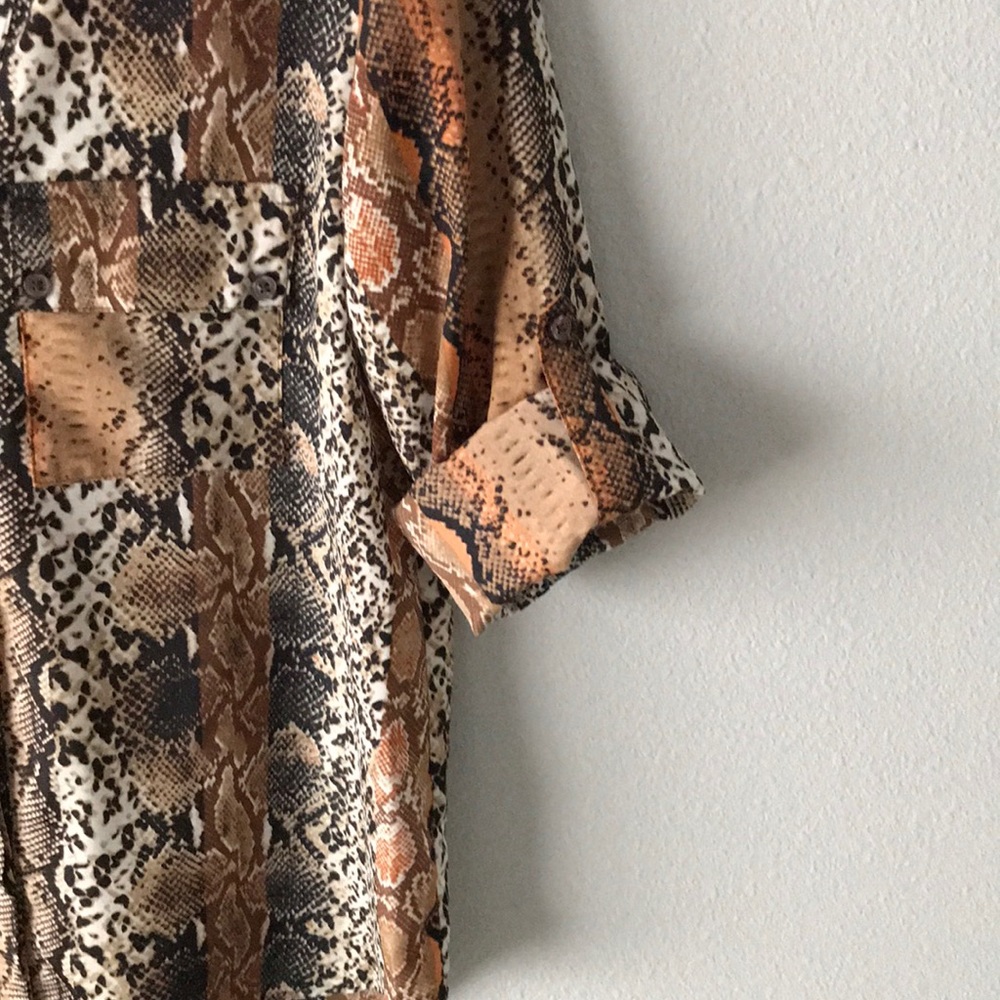 Bar III Patterned Button Down EUC - Picture 5 of 7